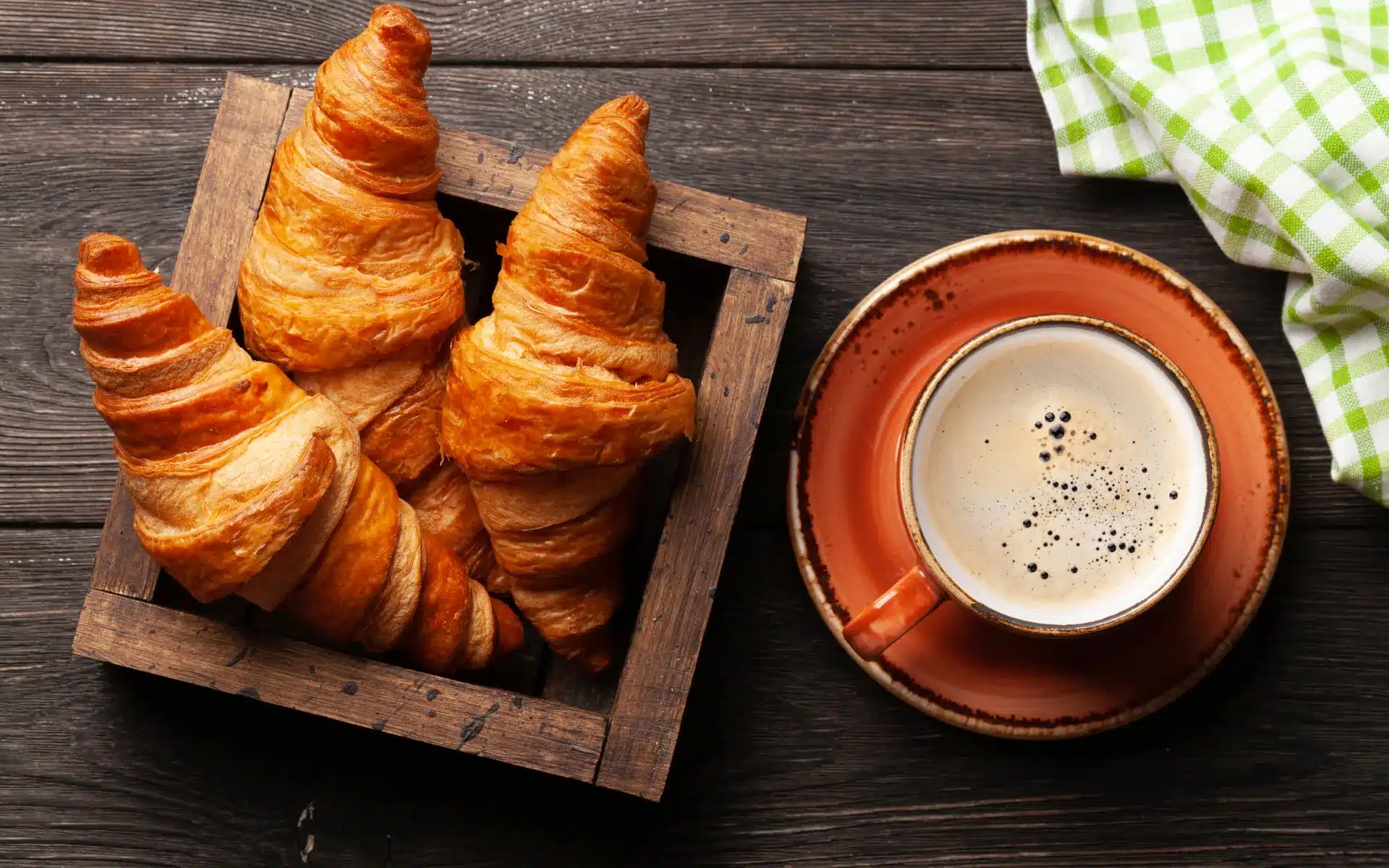 Petit dejeuner tout chaud au cafe epicerie du camping